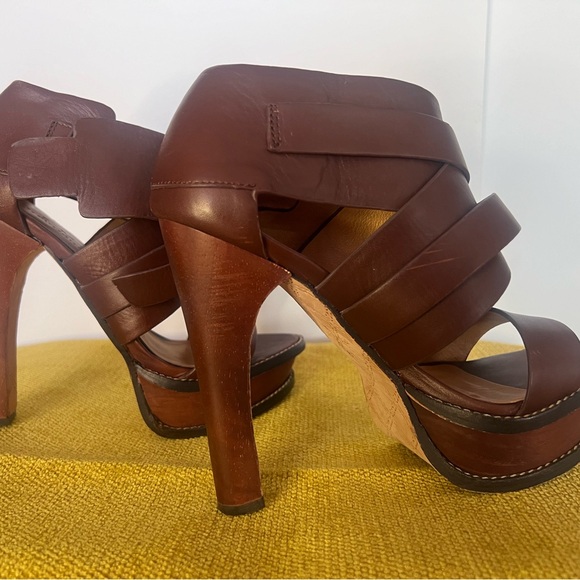 Gwen Stefani L.A.M.B leather platform sandal . - Picture 4 of 5